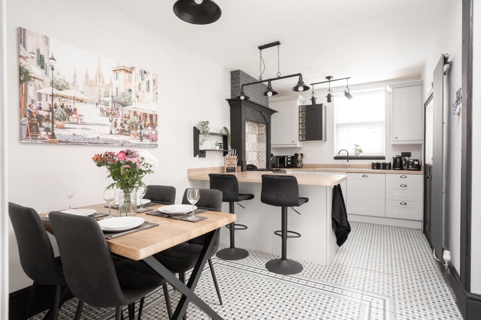 Swiss Haven - Spacious 3 Bedroom House Liverpool Ngoại thất bức ảnh